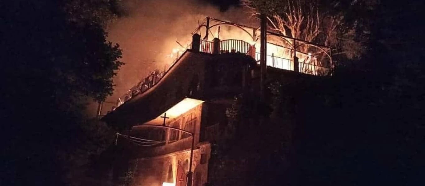 Φωτιά σε Ιερά Μονή στη Φωκίδα - Κάηκε η εικόνα της Παναγίας της Βαρνάκοβας (βίντεο-φωτο)